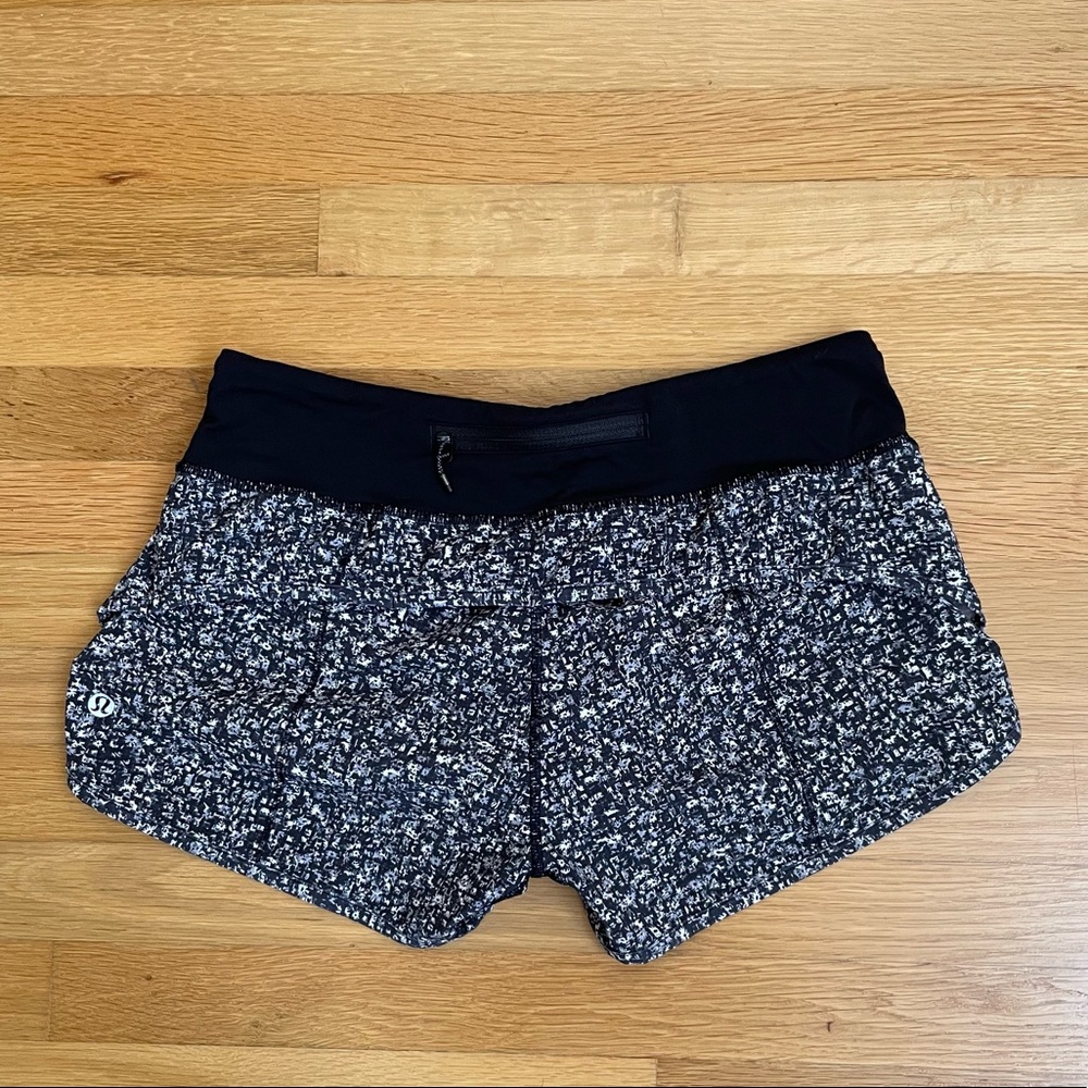 Lululemon Original Speed Shorts Daisy Dust Alpine White Black Sz 4